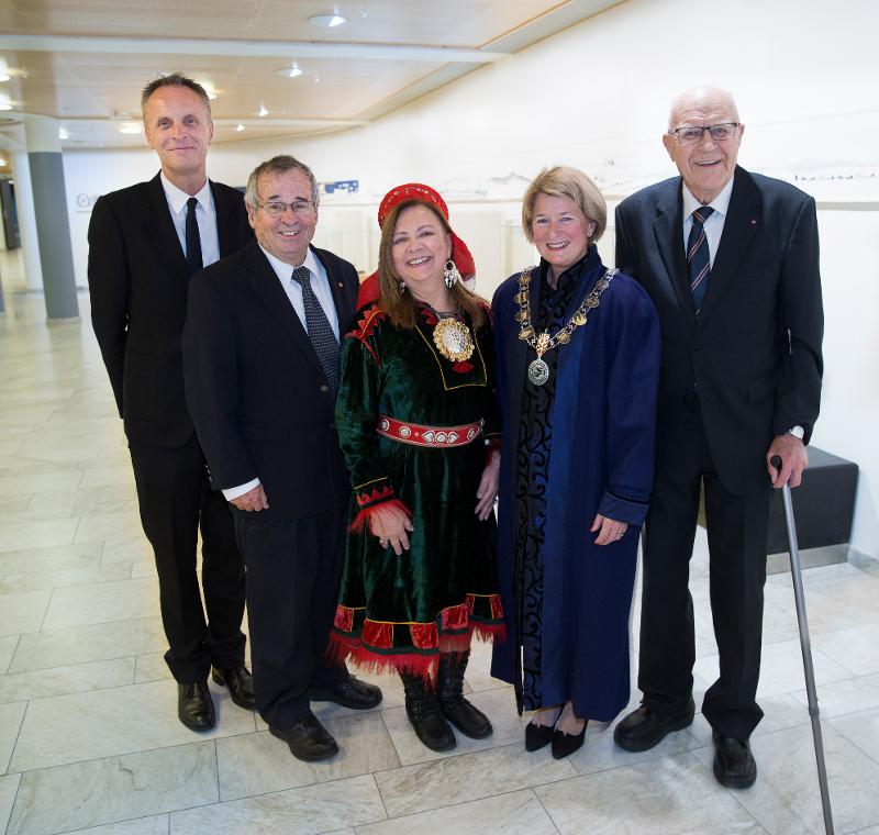 ÆRES GRUPPE MED REKTOR K98A9230.jpg